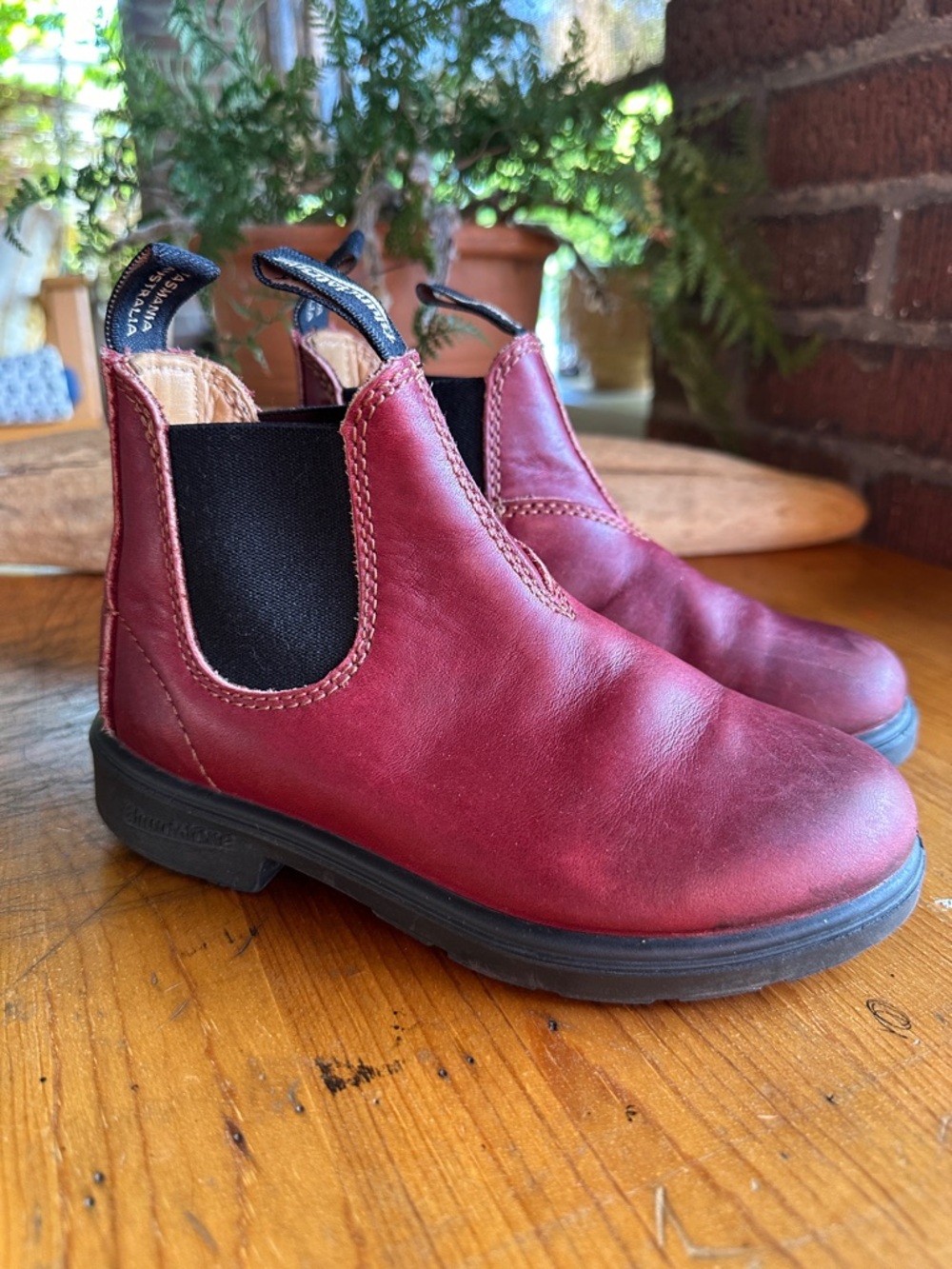 Blundstone kids 1419 Chelsea boot in red/burgundy leather. Size US 13/AU 12